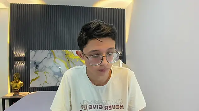 SantiagoRusso18 online show from 20, 9, 2025