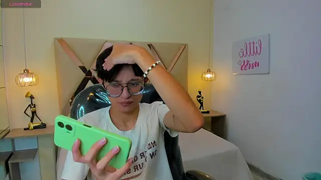 SantiagoRusso18 online show from 30, 11, 2025