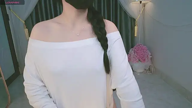 Snapshot of miu_iu24 chatting on 2, 11, 2025 miu iu24 online show from 2, 11, 2025