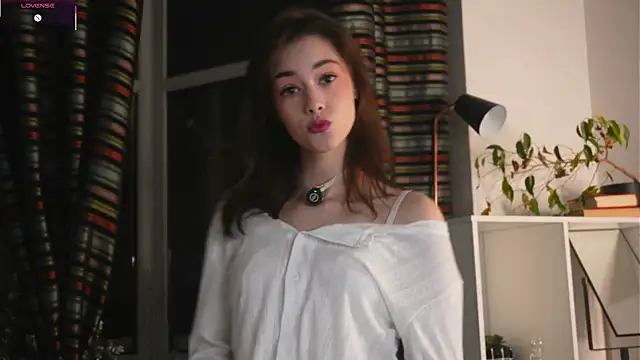 Snapshot of ttragedienne chatting on 20, 12, 2025 ttragedienne online show from 20, 12, 2025