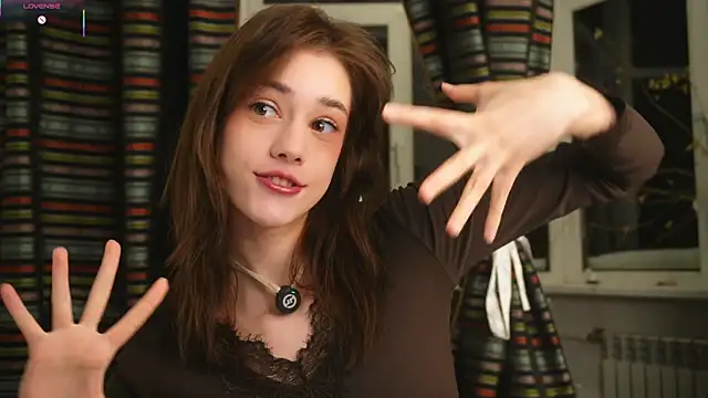 Snapshot of ttragedienne chatting on 21, 12, 2025 ttragedienne online show from 21, 12, 2025