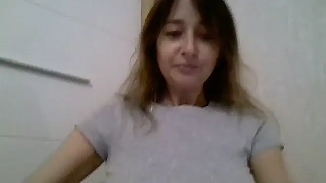 Snapshot of Avenique chatting on 8, 10, 2025 Avenique online show from 8, 10, 2025