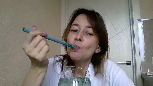 Snapshot of Avenique chatting on 17, 10, 2025 Avenique online show from 17, 10, 2025