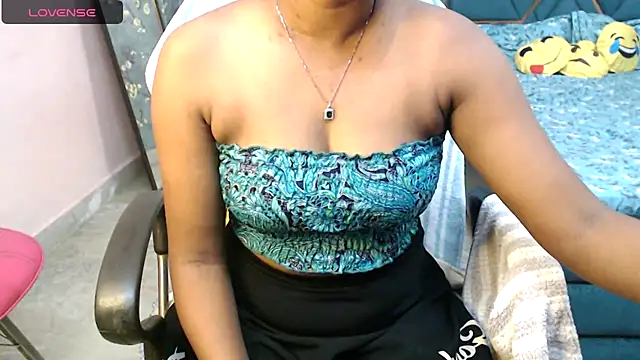 Snapshot of hot_riaa25 chatting on 21, 9, 2025 hot riaa25 online show from 21, 9, 2025