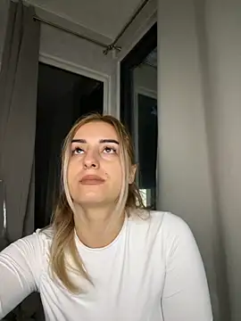 Ella Vee online show from 8, 10, 2025