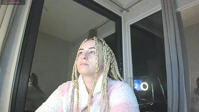 Ella Vee online show from 22, 10, 2025