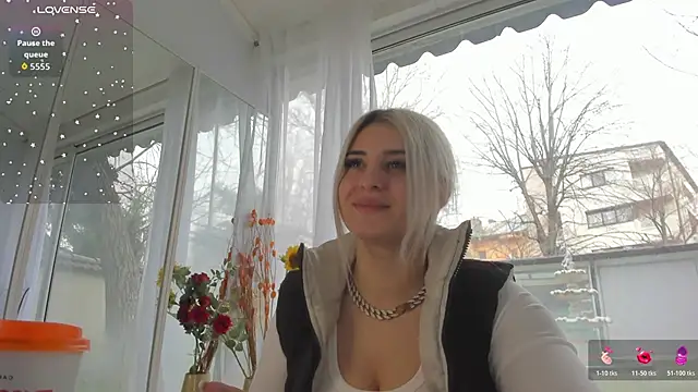 Ella Vee online show from 26, 3, 2026