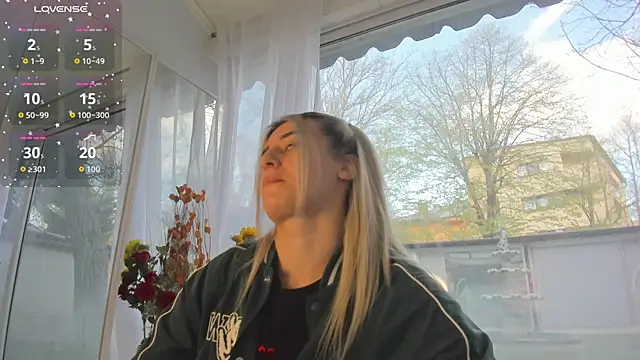 Ella Vee online show from 8, 4, 2026