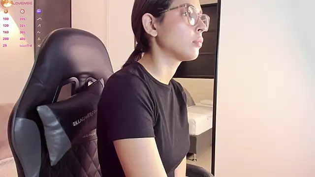 Snapshot of desireee_ chatting on 9, 10, 2025 desireee online show from 9, 10, 2025