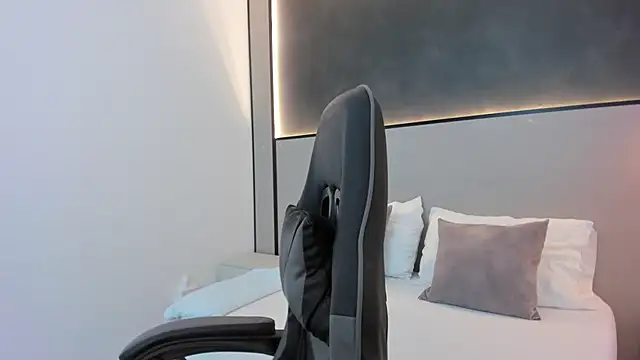 Snapshot of desireee_ chatting on 20, 10, 2025 desireee online show from 20, 10, 2025