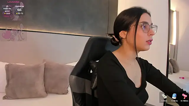 Snapshot of desireee_ chatting on 5, 12, 2025 desireee online show from 5, 12, 2025