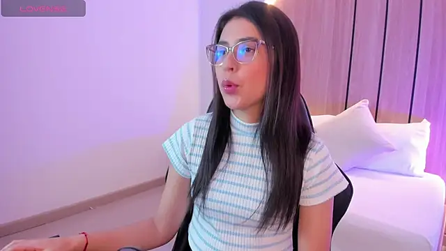 Snapshot of desireee_ chatting on 7, 2, 2026 desireee online show from 7, 2, 2026