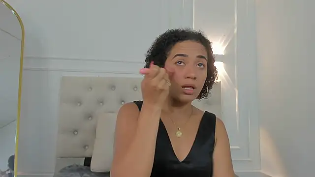 Snapshot of charlotte_dante212 chatting on 1, 4, 2026 charlotte dante212 online show from 1, 4, 2026