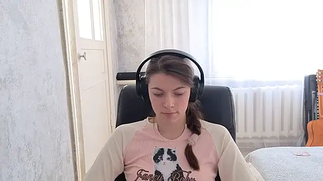 CutieAnny online show from 4, 11, 2025