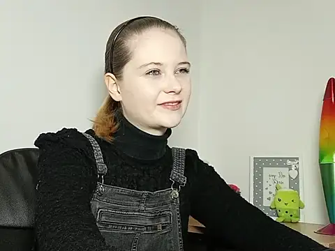 Snapshot of LydiaYoung chatting on 16, 10, 2025 LydiaYoung online show from 16, 10, 2025