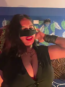 Snapshot of V-Hot-Sweti chatting on 8, 11, 2025 V-Hot-Sweti online show from 8, 11, 2025