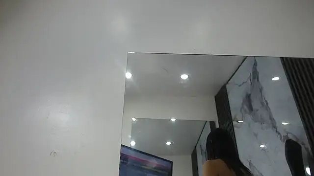 Snapshot of CamelyHott chatting on 11, 10, 2025 CamelyHott online show from 11, 10, 2025