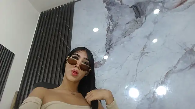 Snapshot of CamelyHott chatting on 12, 10, 2025 CamelyHott online show from 12, 10, 2025