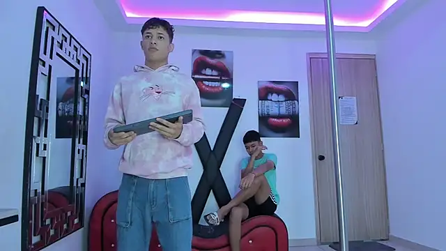 Snapshot of GRETTY_BOYS chatting on 13, 11, 2025 GRETTY BOYS online show from 13, 11, 2025