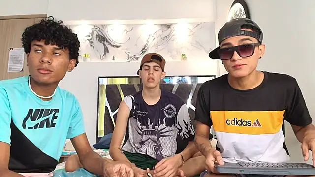 Snapshot of YOUNGS_GUYS chatting on 14, 9, 2025 YOUNGS GUYS online show from 14, 9, 2025