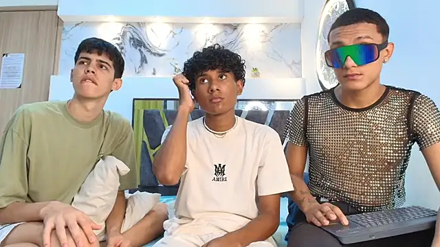 Snapshot of YOUNGS_GUYS chatting on 27, 9, 2025 YOUNGS GUYS online show from 27, 9, 2025