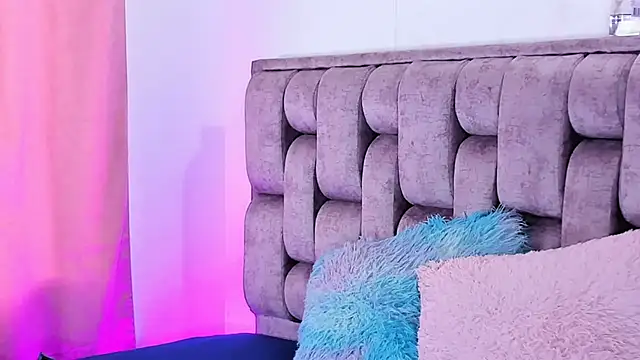 Snapshot of Alexa-Hunter chatting on 13, 11, 2025 Alexa-Hunter online show from 13, 11, 2025