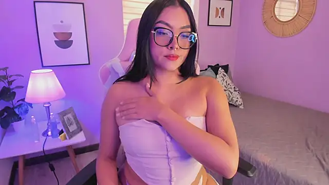 Snapshot of Ema_wett chatting on 26, 11, 2025 Ema wett online show from 26, 11, 2025