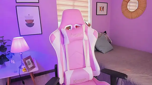 Snapshot of Ema_wett chatting on 3, 12, 2025 Ema wett online show from 3, 12, 2025