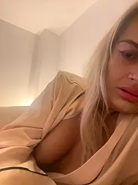 Seductive-SkyeXXX online show from 18, 9, 2025