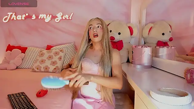 Snapshot of Isabella_glam chatting on 13, 10, 2025 Isabella glam online show from 13, 10, 2025