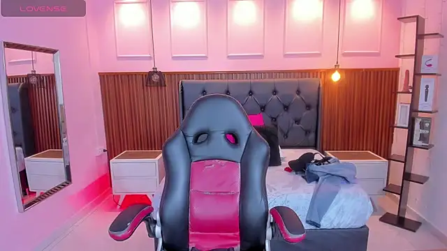 Snapshot of ladymercury1 chatting on 8, 10, 2025 ladymercury1 online show from 8, 10, 2025