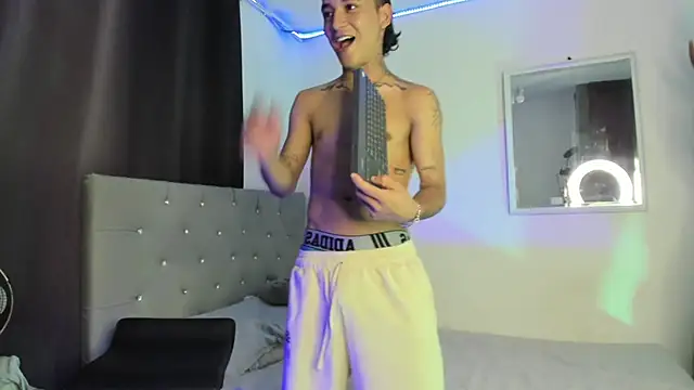 Snapshot of twinkDuohot chatting on 16, 1, 2026 twinkDuohot online show from 16, 1, 2026