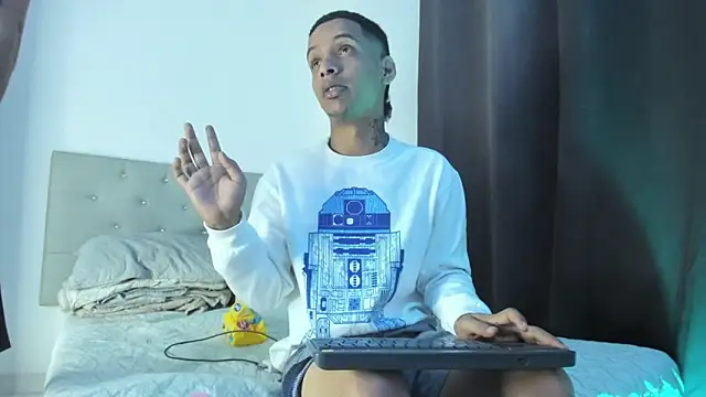 Snapshot of twinkDuohot chatting on 5, 2, 2026 twinkDuohot online show from 5, 2, 2026