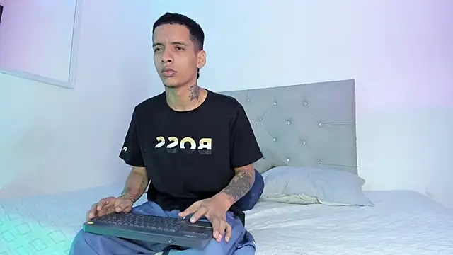 Snapshot of twinkDuohot chatting on 14, 2, 2026 twinkDuohot online show from 14, 2, 2026