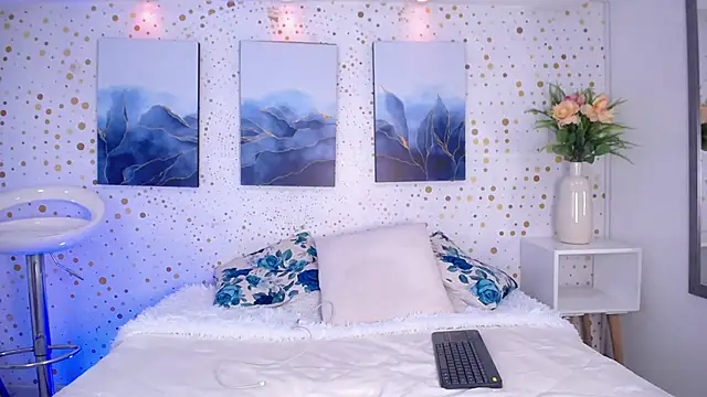 Emily Vaughan online show from 12, 11, 2025