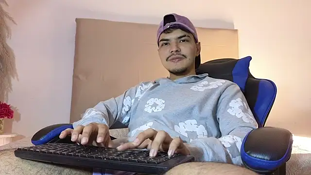 Snapshot of Snowlann chatting on 5, 11, 2025 Snowlann online show from 5, 11, 2025