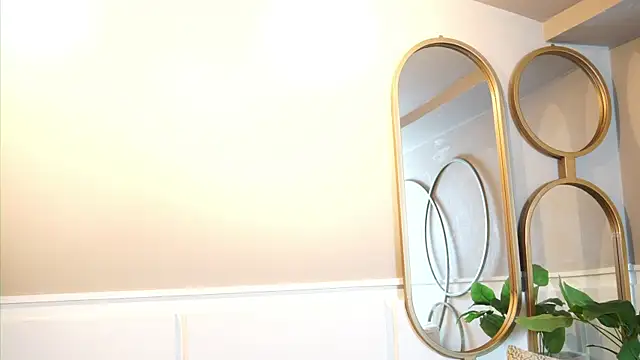 Tayler Kim online show from 15, 9, 2025