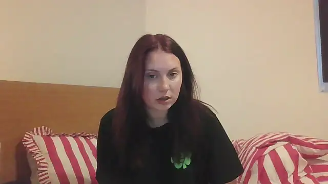 Snapshot of RoseMaee chatting on 21, 10, 2025 RoseMaee online show from 21, 10, 2025