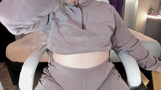 Miss Francheska online show from 20, 4, 2026