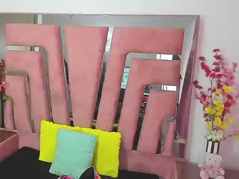 Snapshot of MaraKarly chatting on 9, 11, 2025 MaraKarly online show from 9, 11, 2025