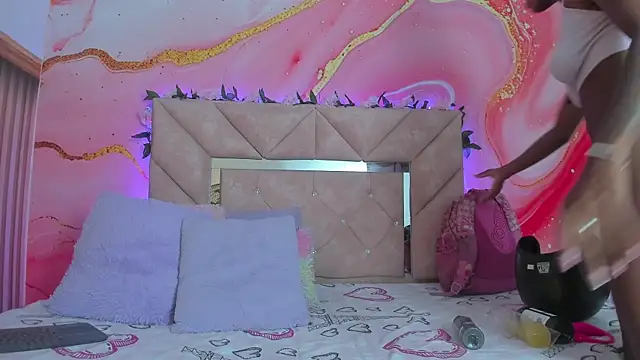 Taylor oriana  online show from 4, 11, 2025