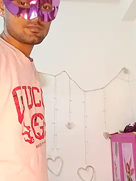 Snapshot of new_coupleee chatting on 18, 12, 2025 new coupleee online show from 18, 12, 2025