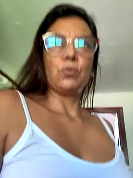 Snapshot of YadiraOrozco chatting on 9, 11, 2025 YadiraOrozco online show from 9, 11, 2025