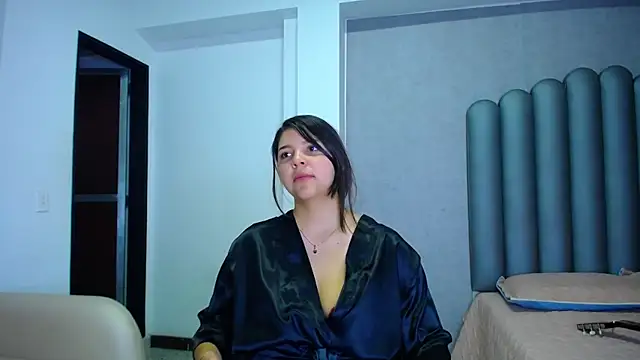 Snapshot of Charlotte-Star chatting on 8, 11, 2025 Charlotte-Star online show from 8, 11, 2025