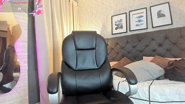 sophie  blare online show from 27, 9, 2025