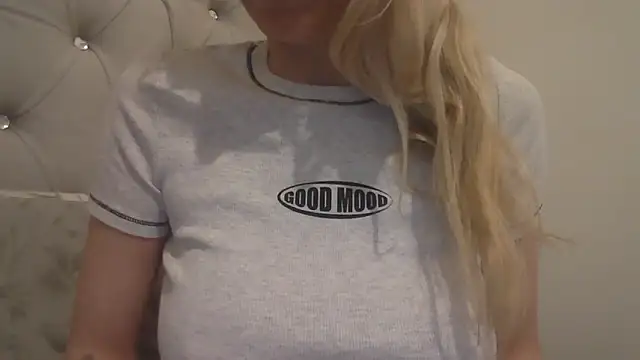 Snapshot of flirty_babe_x chatting on 6, 2, 2026 flirty babe x online show from 6, 2, 2026