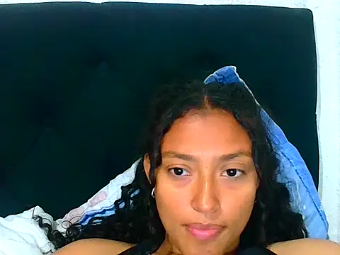Snapshot of WILD_MULAN chatting on 5, 10, 2025 WILD MULAN online show from 5, 10, 2025