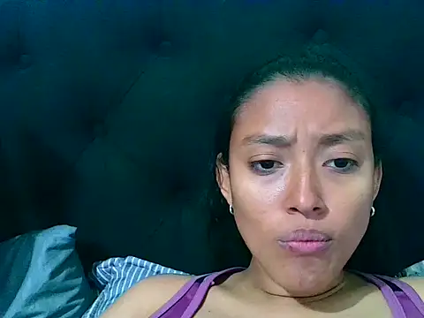 Snapshot of WILD_MULAN chatting on 20, 10, 2025 WILD MULAN online show from 20, 10, 2025