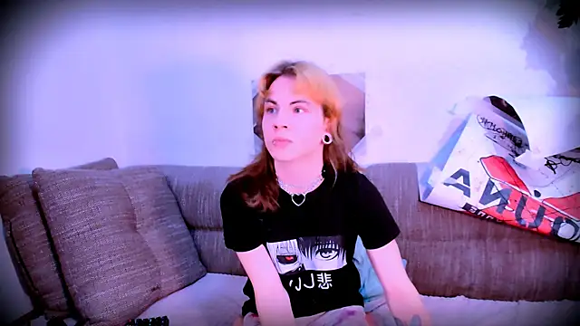 Snapshot of SparkyFerret chatting on 25, 10, 2025 SparkyFerret online show from 25, 10, 2025