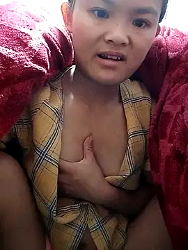 Snapshot of xinhxinhcute chatting on 5, 11, 2025 xinhxinhcute online show from 5, 11, 2025